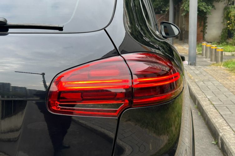 Used Porsche Cayenne 2016 Cayenne Platinum Edition 3.0T
