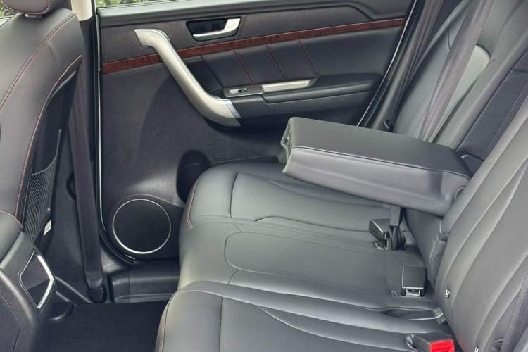 Used Haval H6 2015 Revised Version Sport Edition 1.5T Manual Transmission Two-Wheel Drive Elite Grade
