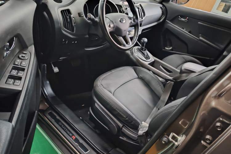 Used Kia Sportage R 2015 2.0L Automatic Two-Wheel Drive DLX Model
