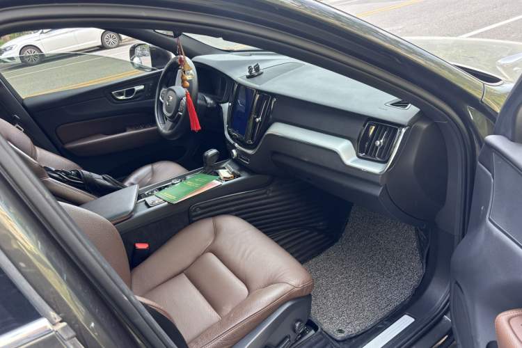 Used Volvo XC60 2021 T5 4x4 Smart Luxury Edition
