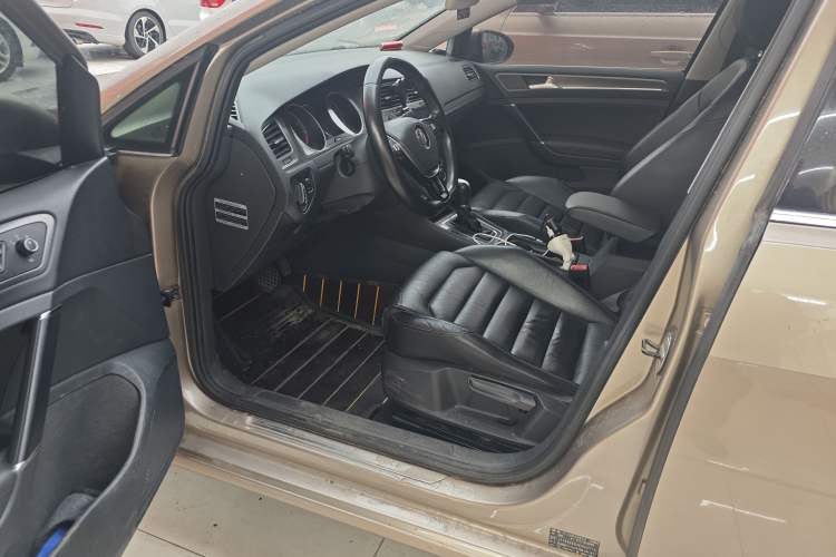 Used Volkswagen Golf 2014 1.4TSI Automatic Luxury Model
