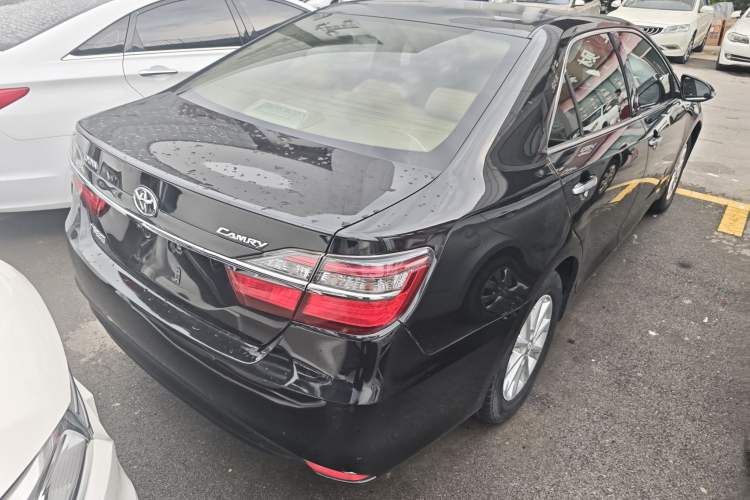 Used Toyota Camry 2016 2.0E 10th Anniversary Elite Edition
