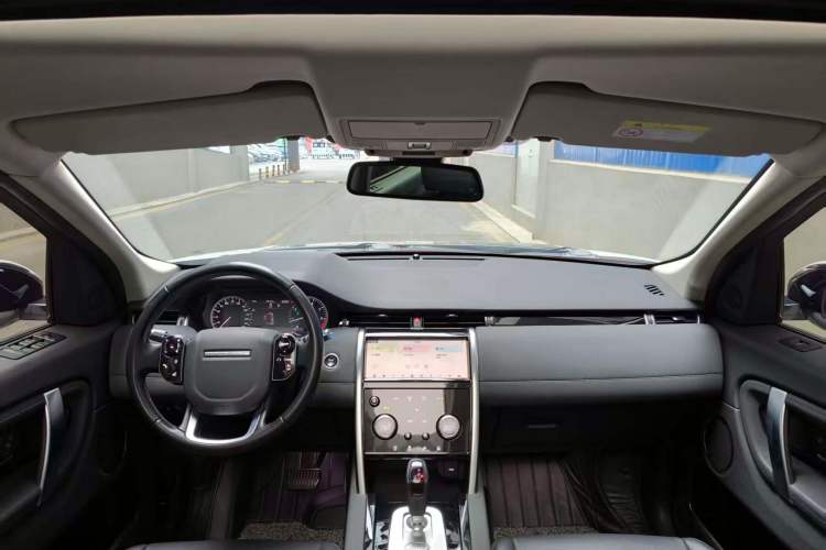 Used Land Rover Discovery Sport 2020 200 PS Family Edition
