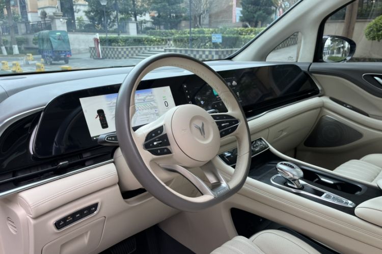 Used VOYAH Dream 2024 PHEV Ultra-Long Range Flagship Edition