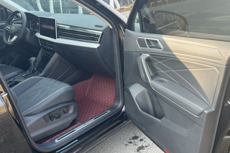 Used Volkswagen Tiguan L 2023 Restyled 330TSI Automatic Two-Wheel Drive R-Line Enhanced Comfort Version