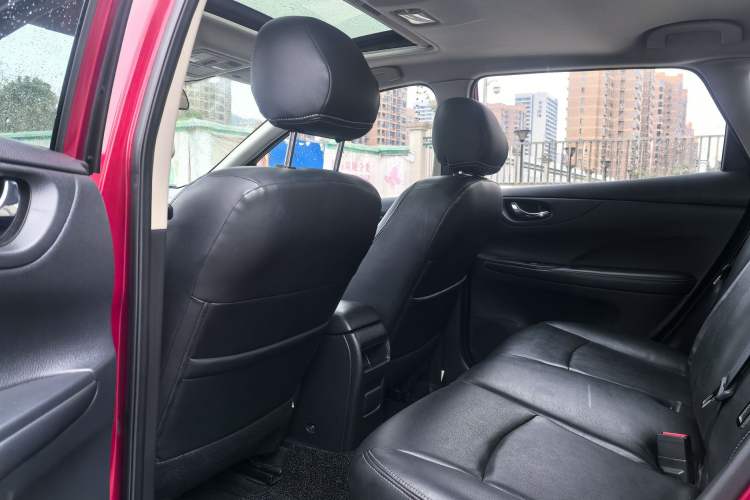 Used Nissan Tiida 2016 1.6L CVT Cool Dynamic Edition