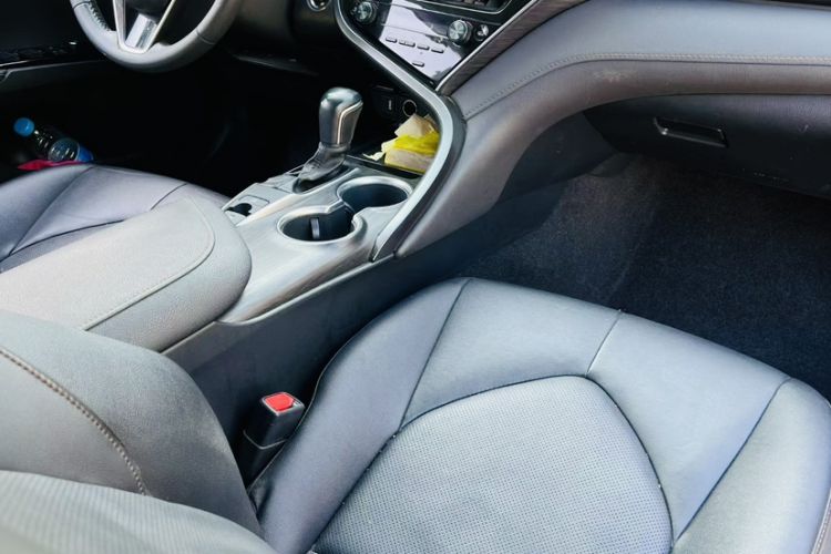 Used Toyota Camry 2021 2.0G Luxury Edition
