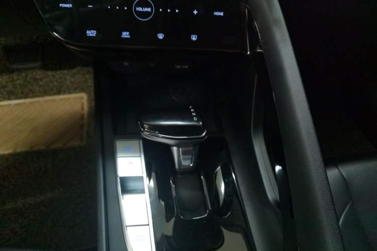 Used Hyundai Elantra 2022 1.5L CVT LUX Prestige Edition
