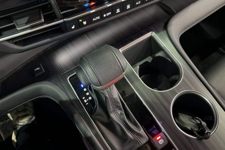 Used Toyota Sienna 2023 2.5L Hybrid Deluxe Edition
