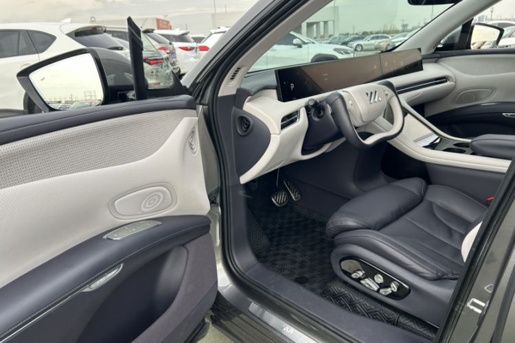 Used  LS7 2023 100kWh Lux All-Wheel-Drive Version
