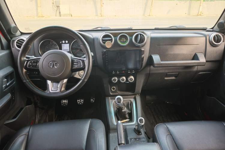 Used BAIC Off-Road BJ40 2016 40L 2.0T Manual All-Wheel Drive Prestige Edition
