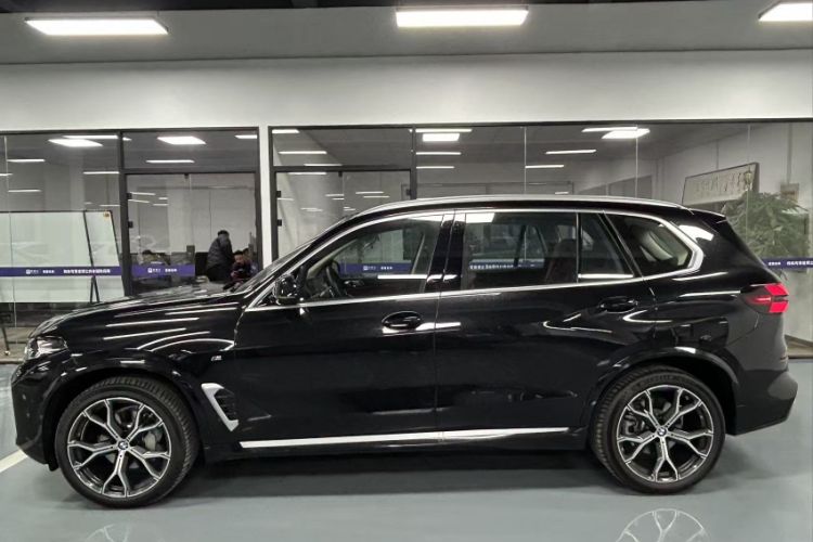 Used BMW X5 2023 xDrive 30Li Luxury M Sport Package
