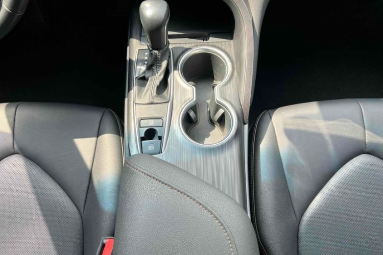 Used Toyota Camry 2021 2.0G Luxury Edition
