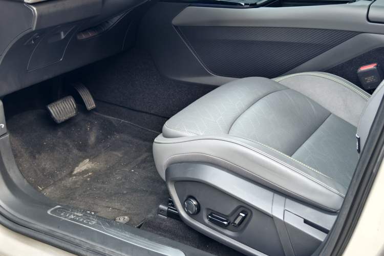 Used Lynk & Co 08 EM-P 2025 245km Ultra-Long Range Halo
