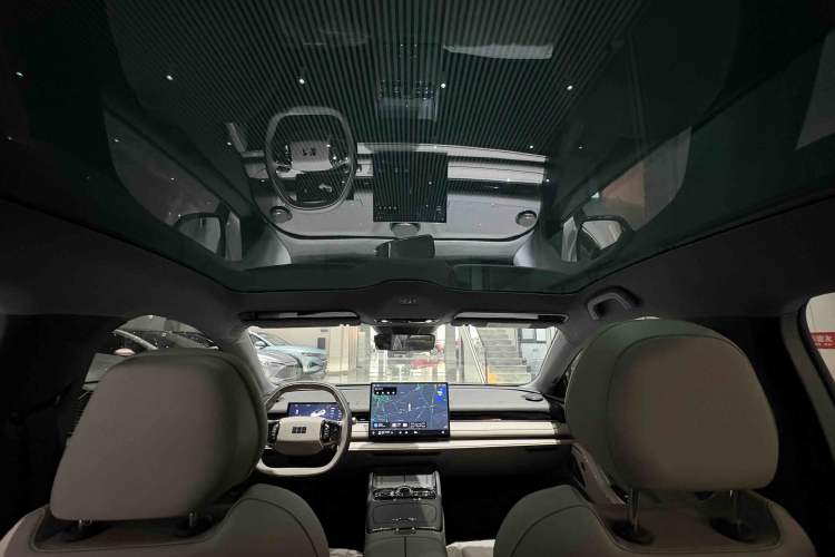 Used  Galaxy 8 2025 130km EM-i Deluxe Edition
