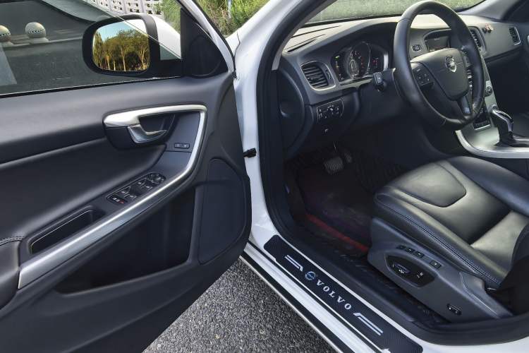 Used Volvo V60 2017 T4 Smart Edition China V Standard