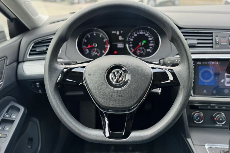 Used Volkswagen Lamando 2015 230TSI DSG Fashion Edition
