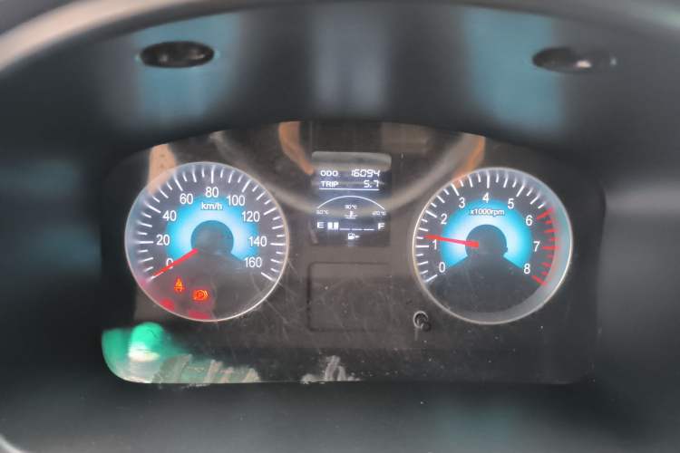 Used Jinbei Hiace X30 2023 1.5L Super-Comfortable Passenger Van 5/6/7-Seater Non-Air-Conditioned Version Model SWC15M
