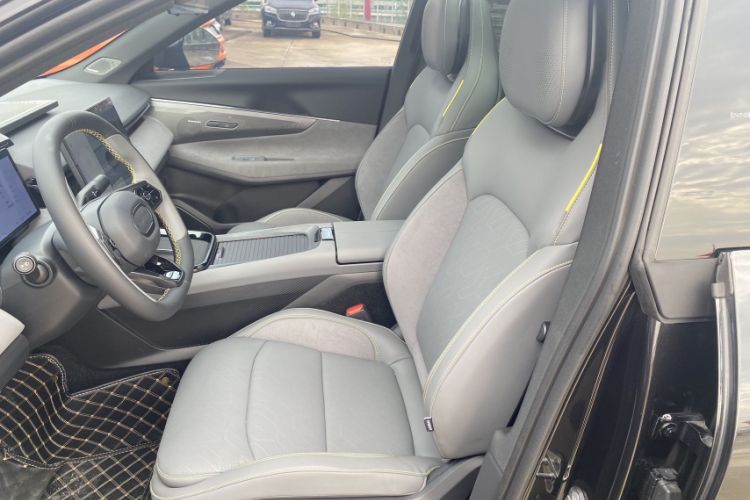 Used Lynk & Co 08 EM-P 2023 120km Long-Range Pro