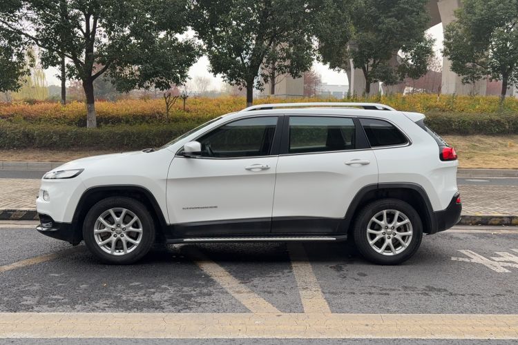 Used  Cherokee 2017 2.0L Superior Edition