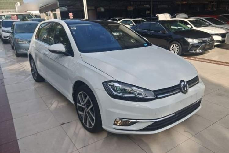 Used Volkswagen Golf 2018 230TSI Automatic Luxury Version
