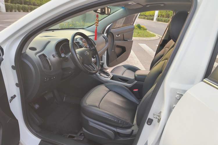 Used Kia Sportage R 2015 2.0L Automatic Two-Wheel Drive DLX Model
