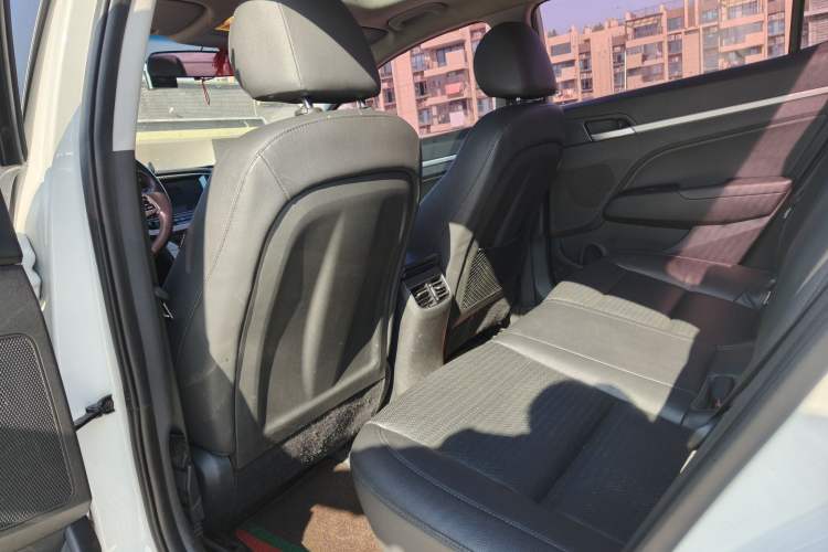 Used Hyundai Elantra 2016 1.6L Automatic ZhiXuan · Luxury Version
