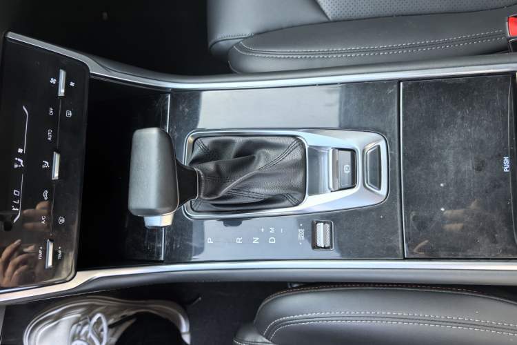 Used Changan CS75 2021 Honor Million Edition 280T DCT Prestige Model
