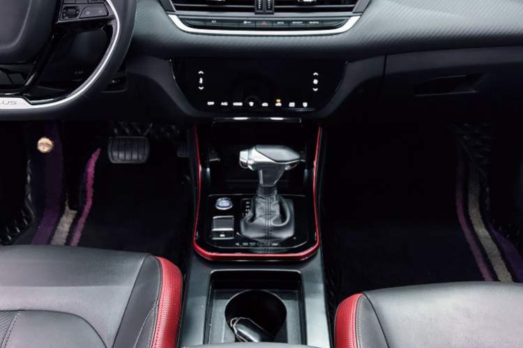 Used Dongfeng Aeolus Yixuan 2021 230T Automatic Chasing Shadow Edition
