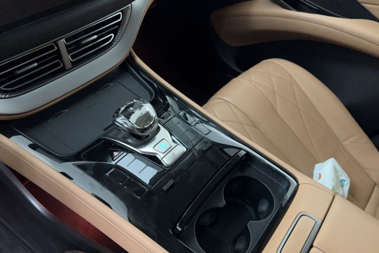 Used Denza D9 2024 DM-i 980 Four-Wheel Drive Flagship Model
