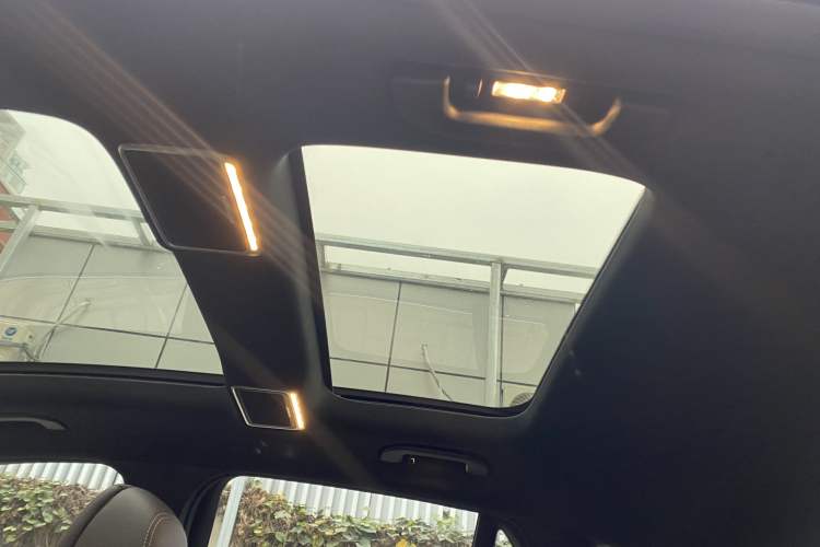 Used Mercedes-Benz GLC 2020 Facelift GLC 260 L 4MATIC Luxury Edition
