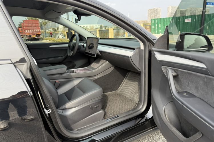 Used Tesla Model Y 2023 Rear-Wheel-Drive Version