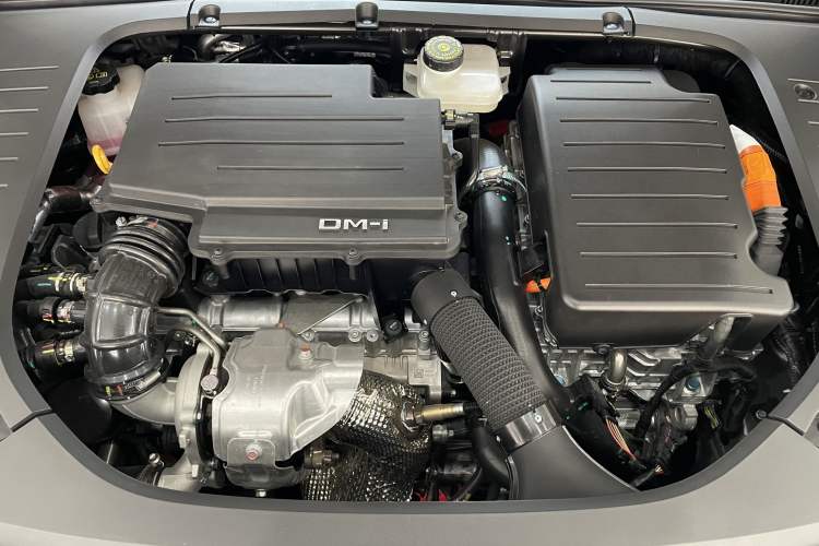 Used BYD Han 2024 DM-i Glory Edition 200KM Flagship Model
