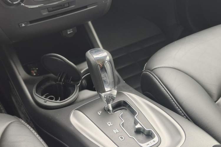 Used Dodge Journey 2013 2.4L Two-Wheel Drive Luxury Version
