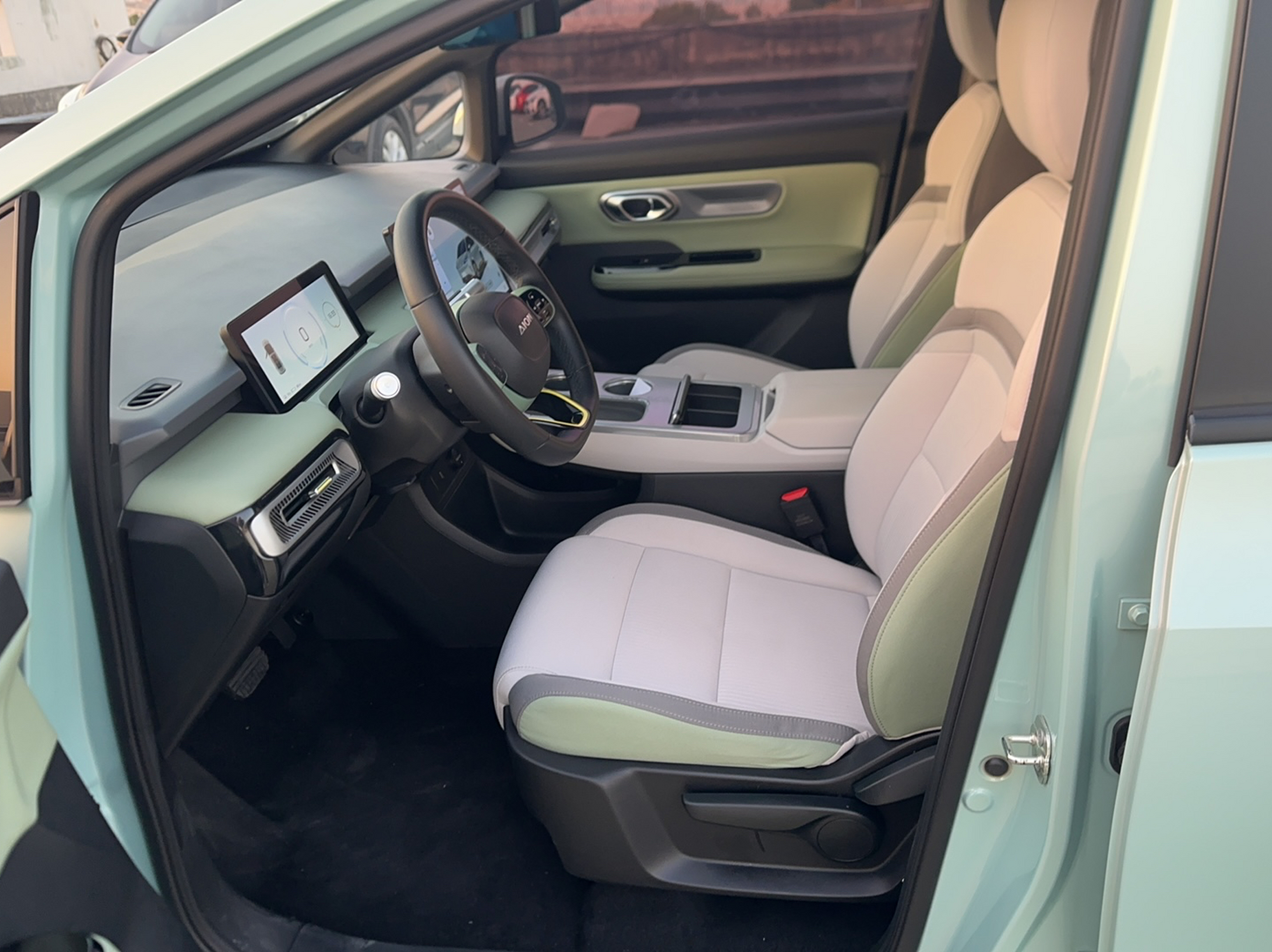 Переднее сиденье в автомобиле