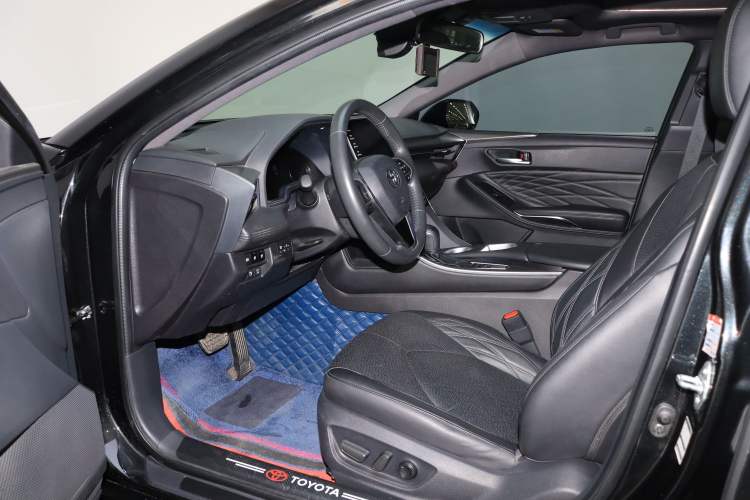 Used Toyota Avalon 2019 Dual-Engine 2.5L XLE Prestige Version China VI Standard
