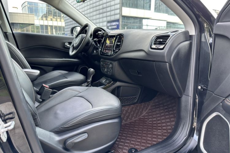 Used  Compass 2019 220T Automatic Family Edition
