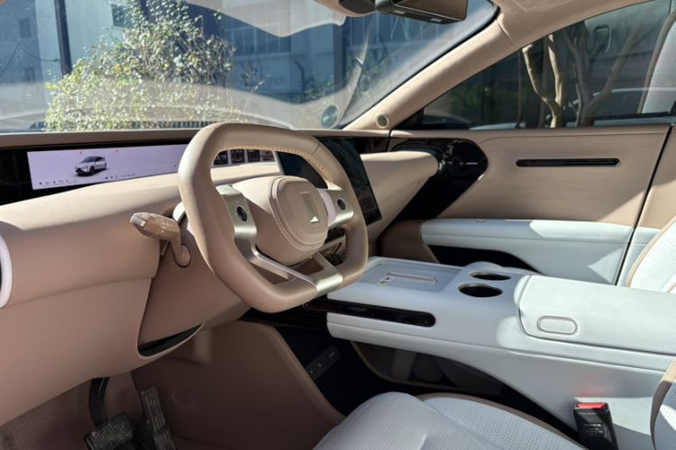 Used  07 2024 Ultra Range-Extended Four-Wheel Drive