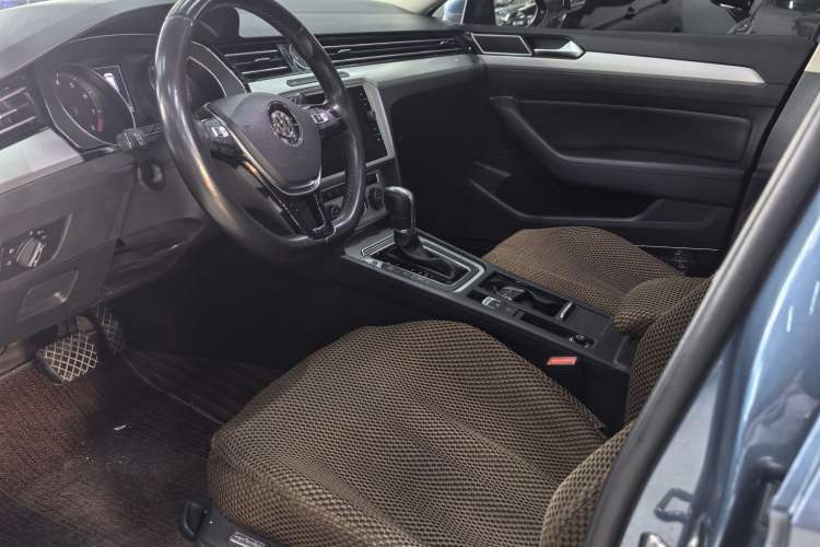 Used Volkswagen Variant 2018 380TSI Two-Wheel Drive Comfort Edition