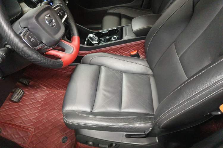 Used Volvo XC40 2023 B4 4x4 Smart Luxury Edition
