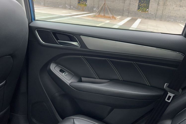 Used Roewe RX5 2016 20T Two-Wheel Drive Automatic Internet Smart Edition
