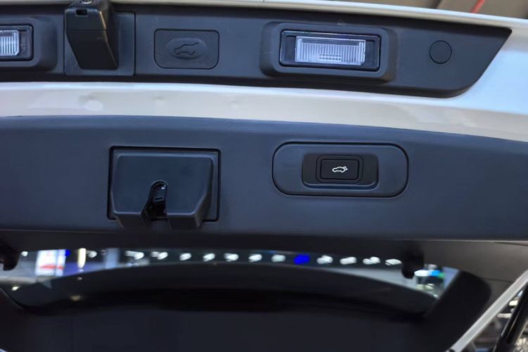 Used Geely Auto icon 2025 Linglong 1.5TD Jinxi Edition
