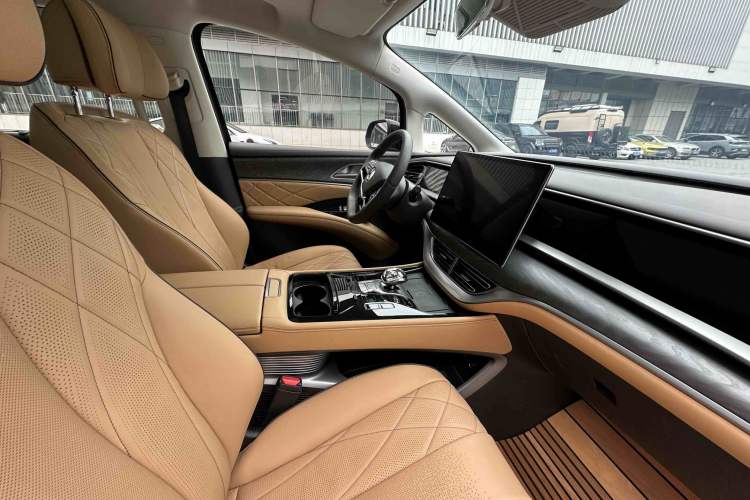 Used Denza D9 2024 DM-i 980 Four-Wheel Drive Prestige Model