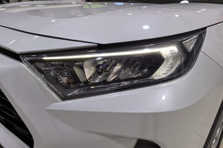 Used Toyota RAV4 2020 Dual-Engine 2.5L E-CVT Two-Wheel Drive Elite Edition
