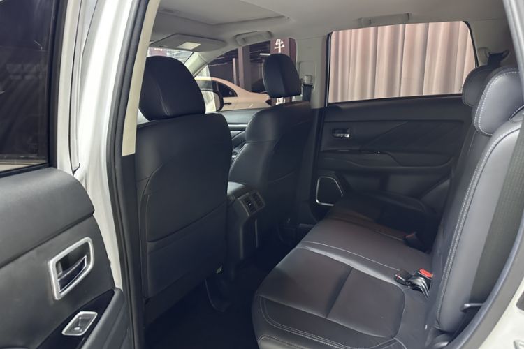 Used Mitsubishi Outlander 2019 2.0L Two-Wheel Drive Comfort Edition 5 Seats China VI Standard
