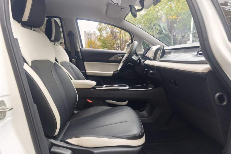 Used Geometry E Firefly 2024 401 km Fluorescent
