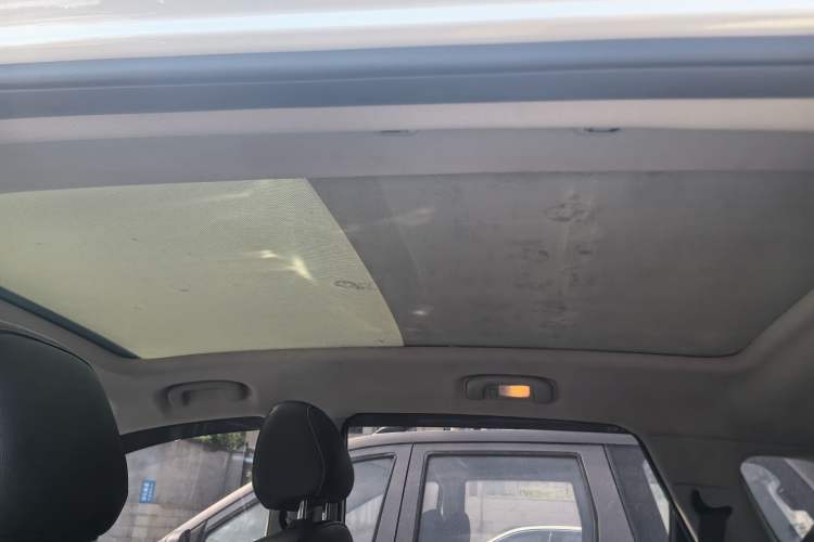 Used Roewe RX5 2018 20T Two-Wheel Drive Automatic Internet Smart Edition
