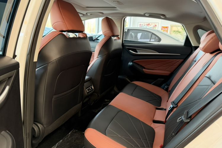 Used Changan Eado 2023 Changan Edition PLUS Blue Whale NE 1.4T GDI DCT Prestige Version
