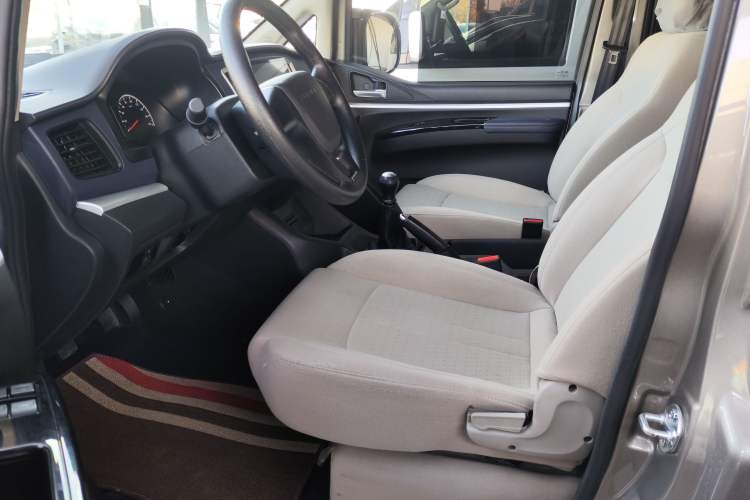 Used FORTHING Lingzhi 2023 M5 1.6L Practical Model 5 Seats
