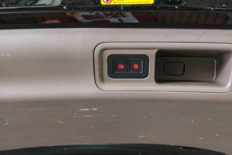 Used Denza D9 2022 DM-i 970 Four-Wheel Drive Prestige Model
